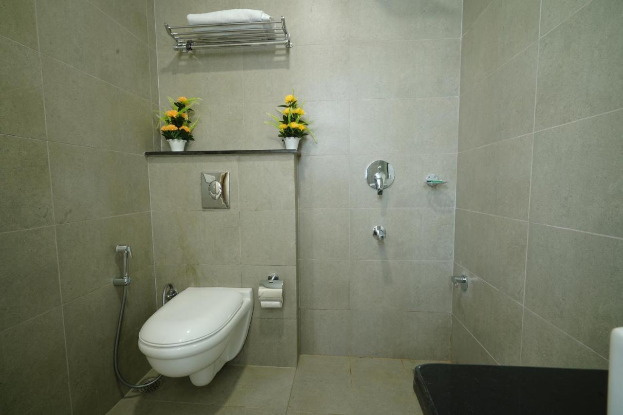 Hotel Octave Orchid Vista à Gurgaon Extérieur photo